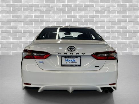 Used 2023 Toyota Camry SE image 4