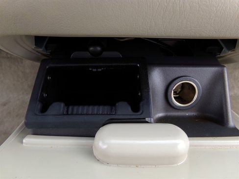 Used 2003 Cadillac De Ville Sedan w/ Comfort & Convenience Package image 52