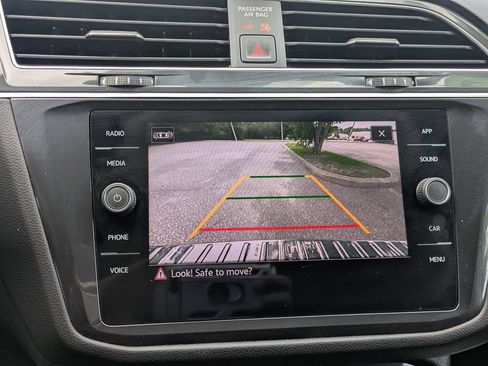 Used 2024 Volkswagen Tiguan SE AWD/4WD image 19