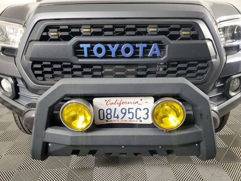 Used 2021 Toyota Tacoma TRD Sport w/ Technology Package image 10