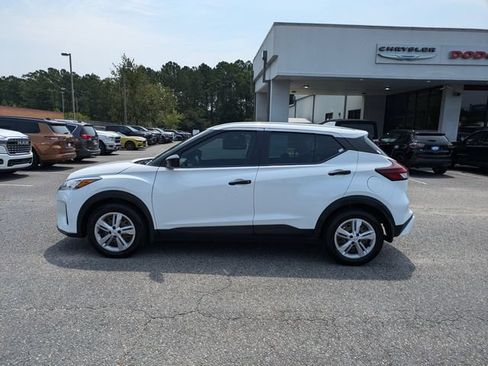 Used 2024 Nissan Kicks S FWD image 8