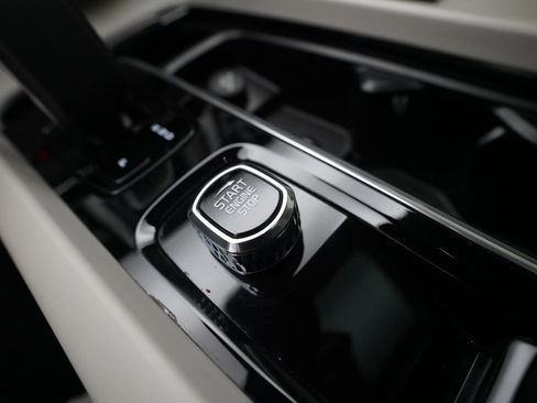 Used 2024 Volvo XC60 B5 Plus w/ Protection Package Premier image 31