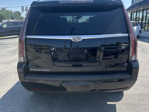 Used 2019 Cadillac Escalade Platinum image 4