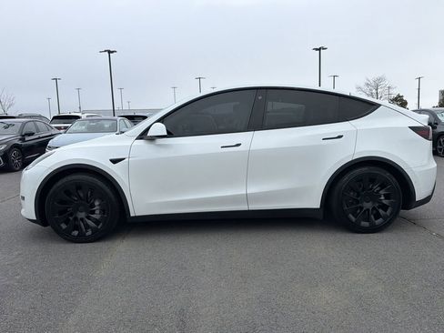 Used 2021 Tesla Model Y Long Range image 2