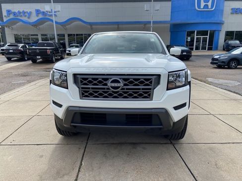 Used 2024 Nissan Frontier SV RWD image 3