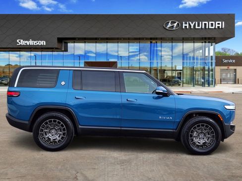 Used 2024 Rivian R1S Adventure image 4