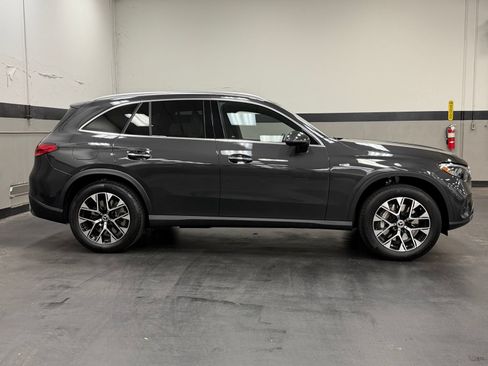 Used 2025 Mercedes-Benz GLC 350e 4MATIC image 3