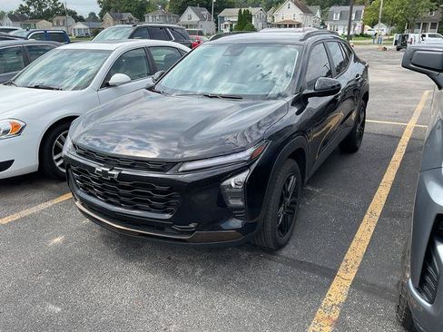 Used 2025 Chevrolet Trax ACTIV w/ Driver Confidence Package FWD image 1
