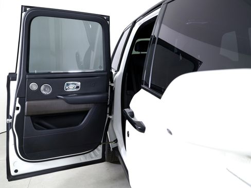 Used 2019 Rolls-Royce Cullinan image 27