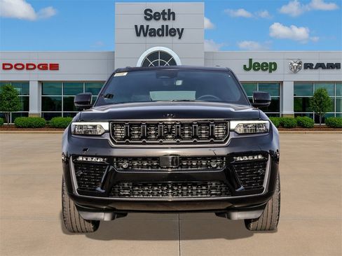 New 2026 Jeep Grand Cherokee Summit image 2