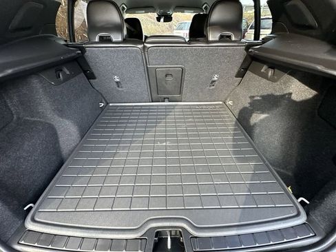 Used 2023 Volvo XC40 B5 Core w/ Convenience Package image 24