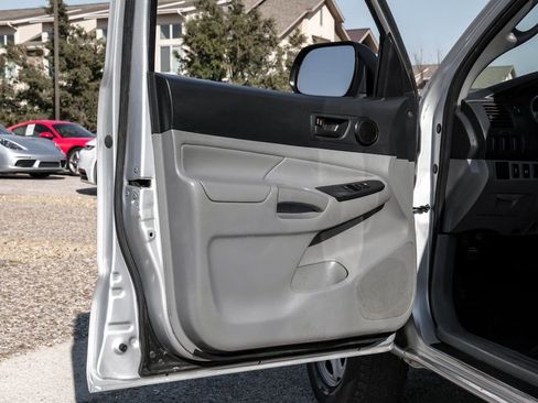 Used 2013 Toyota Tacoma 2WD Access Cab image 39