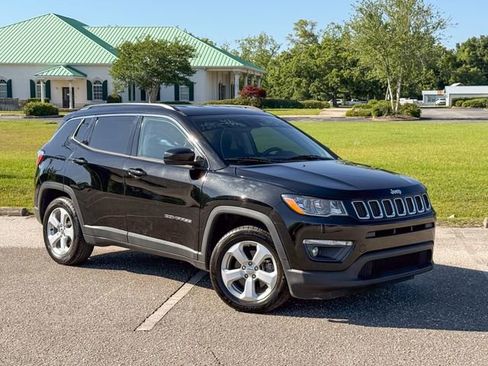 Used 2020 Jeep Compass Latitude FWD image 1