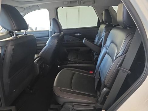 Used 2022 Nissan Pathfinder SL w/ SL Premium Package FWD image 6