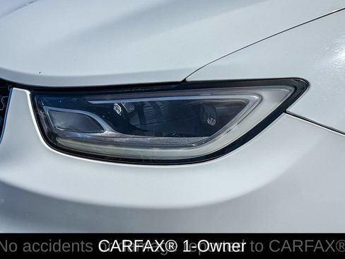Used 2023 Chrysler Pacifica Touring-L FWD image 2