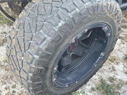 Used 2018 Jeep Wrangler Unlimited Sahara AWD/4WD image 6