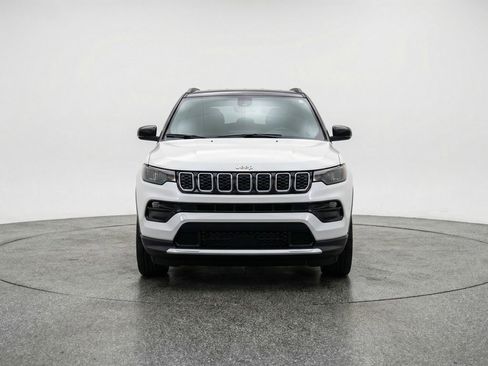 Used 2025 Jeep Compass Limited AWD/4WD image 2