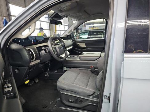 Used 2025 Ford Expedition Active image 9