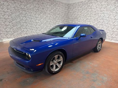 Used 2020 Dodge Challenger SXT RWD image 3