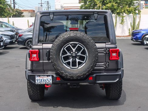 Used 2025 Jeep Wrangler Unlimited Rubicon AWD/4WD image 8