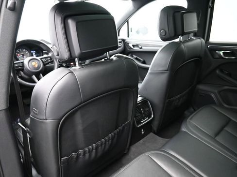 Certified 2023 Porsche Macan S AWD/4WD image 8