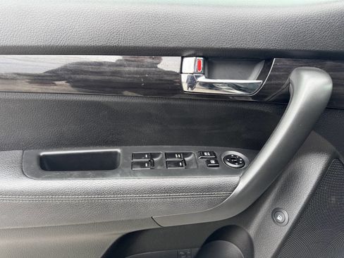 Used 2011 Kia Sorento EX image 14