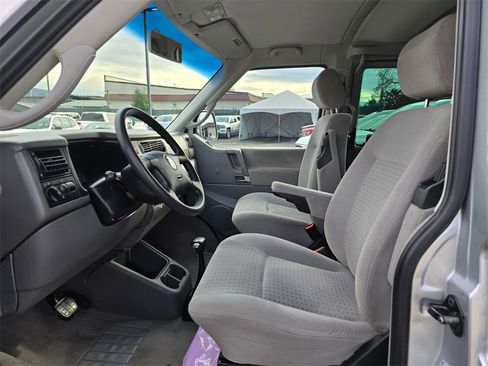 Used 2001 Volkswagen Eurovan GLS image 16