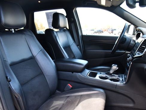 Used 2020 Jeep Grand Cherokee Altitude image 15