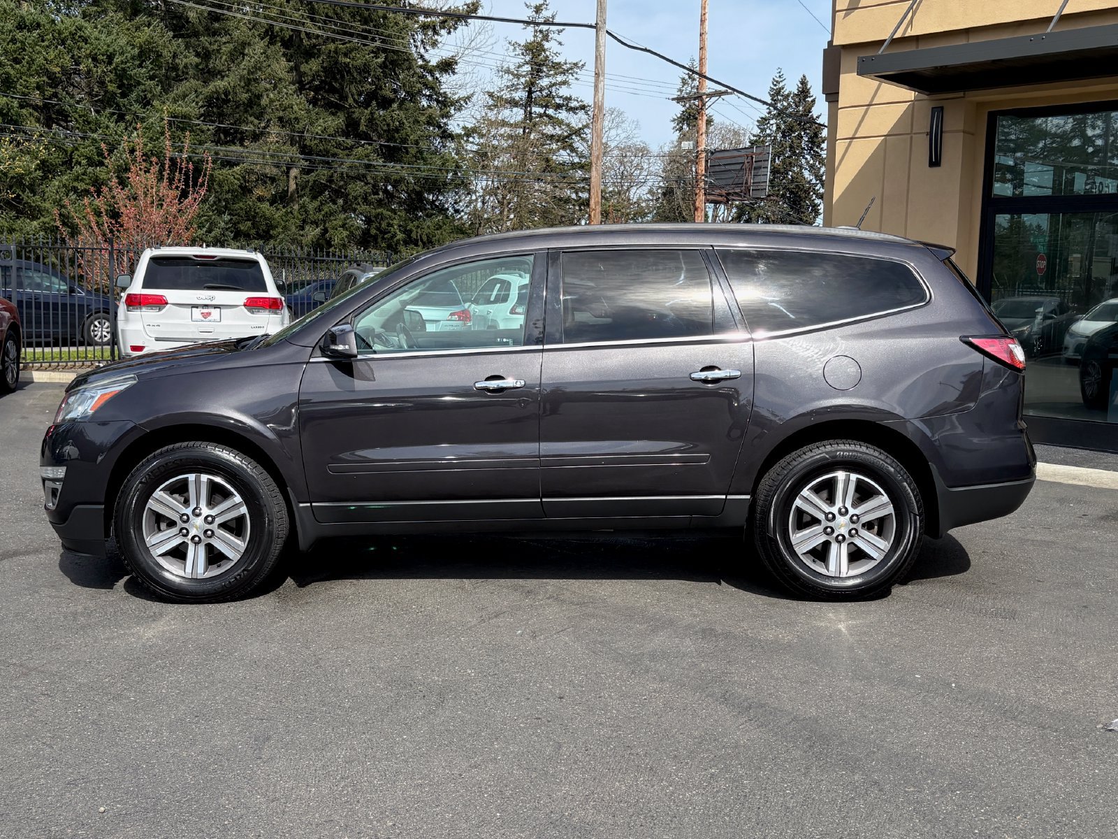 Used 2017 Chevrolet Traverse LT FWD image 5
