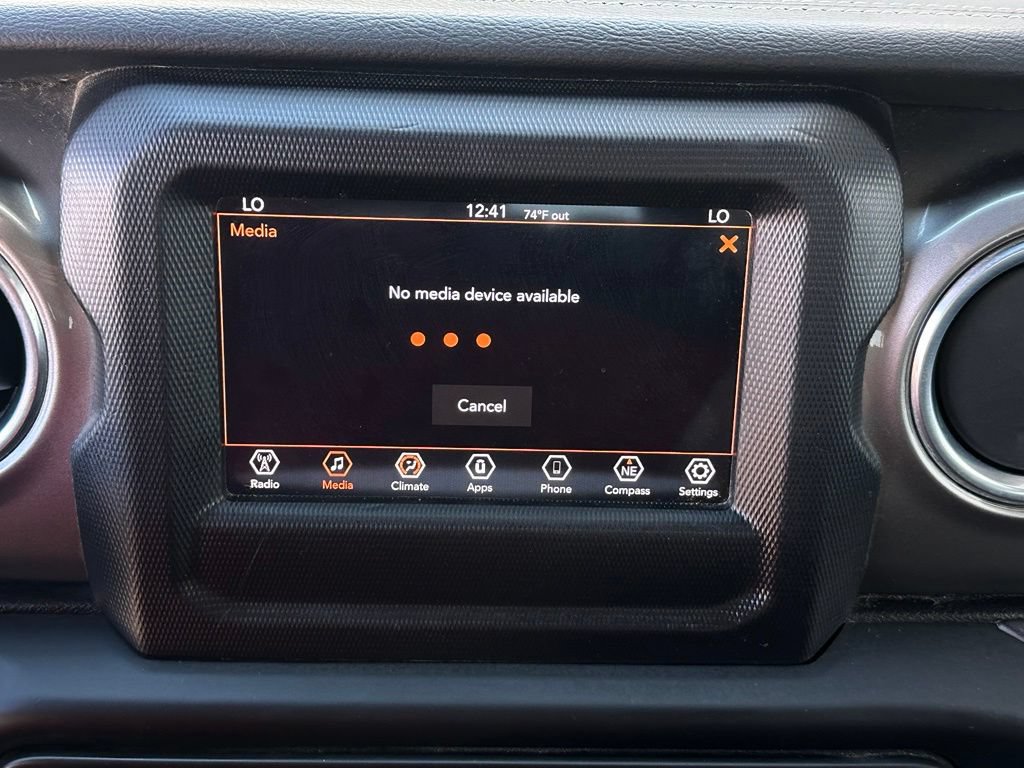 Used 2018 Jeep Wrangler Unlimited Sahara AWD/4WD image 26
