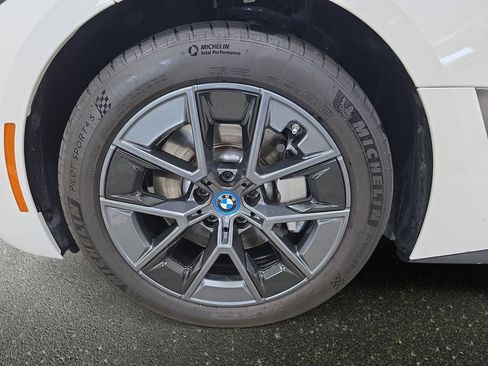 Used 2023 BMW i4 eDrive35 image 32