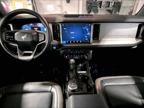 Used 2025 Ford Bronco Outer Banks image 14