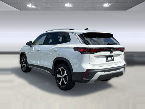 Used 2025 Volkswagen Tiguan SE AWD/4WD image 3