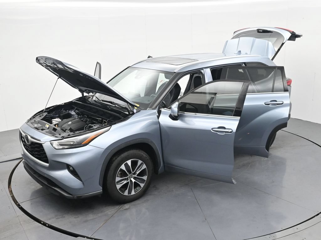 Used 2022 Toyota Highlander XLE FWD image 39