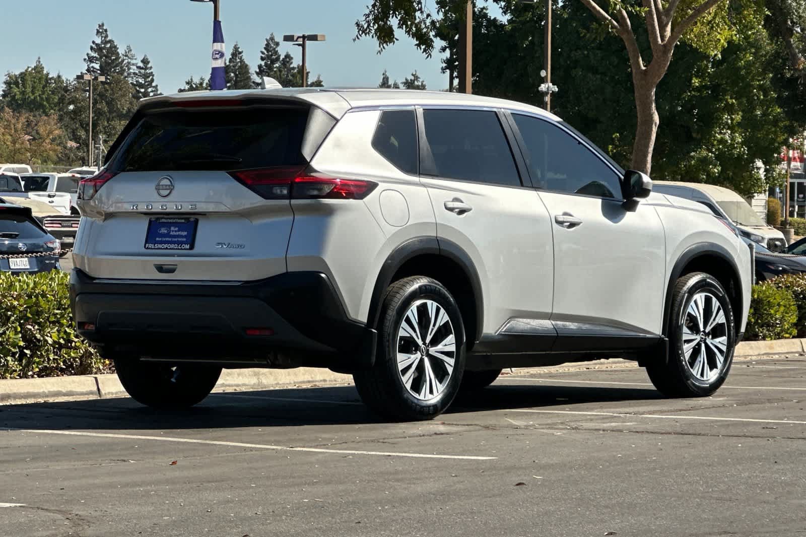 Used 2023 Nissan Rogue SV AWD/4WD image 2