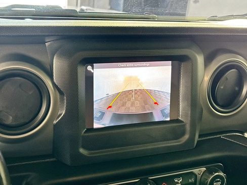 Used 2021 Jeep Gladiator Mojave AWD/4WD image 16