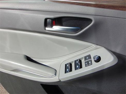 Used 2021 Toyota Avalon XLE image 20