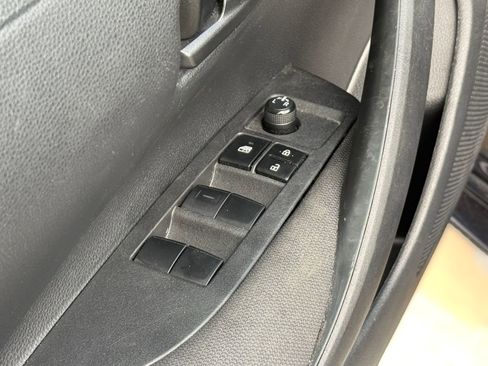 Used 2022 Toyota Corolla LE image 18