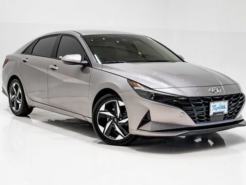 Used 2023 Hyundai Elantra SEL w/ Convenience Package FWD image 6
