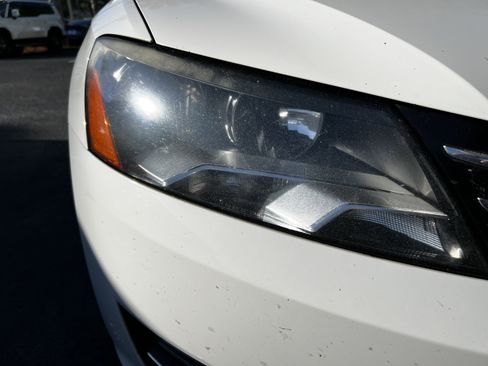 Used 2014 Volkswagen Passat TDI SEL Premium image 12