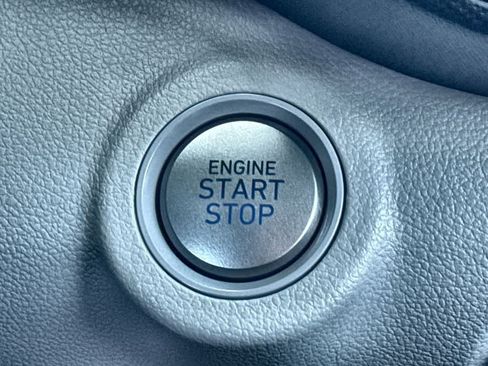Used 2025 Hyundai Venue SEL FWD image 17