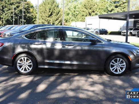 Used 2015 Chrysler 200 Limited w/ Convenience Group image 4