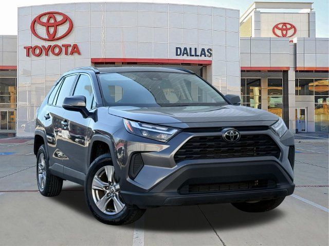 Used 2025 Toyota RAV4 XLE FWD image 1