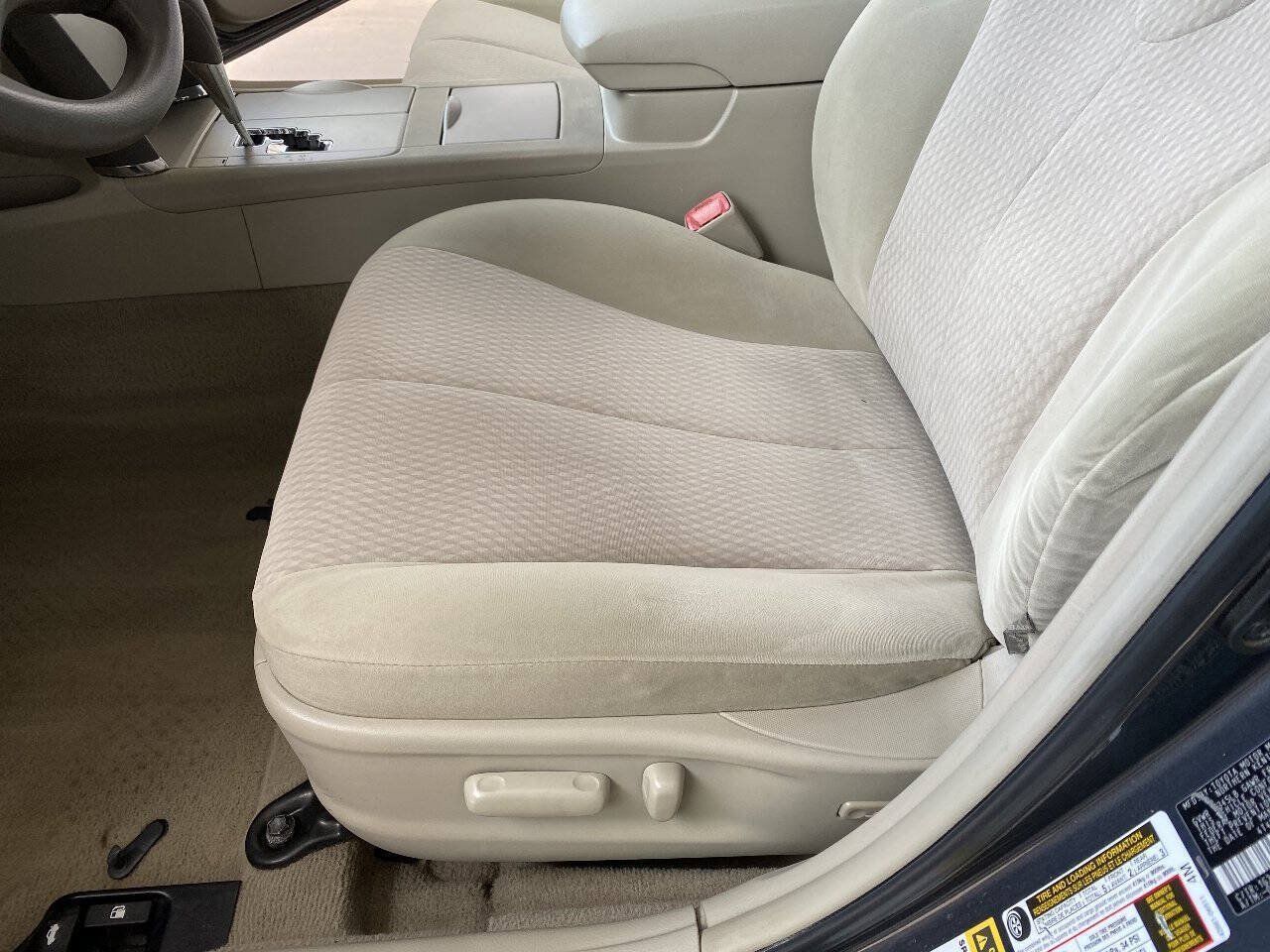 Used 2011 Toyota Camry LE FWD image 20