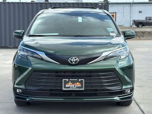 New 2026 Toyota Sienna XLE FWD image 8