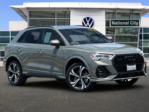 Used 2023 Audi Q3 2.0T Premium Plus w/ Premium Plus Package AWD/4WD image 2