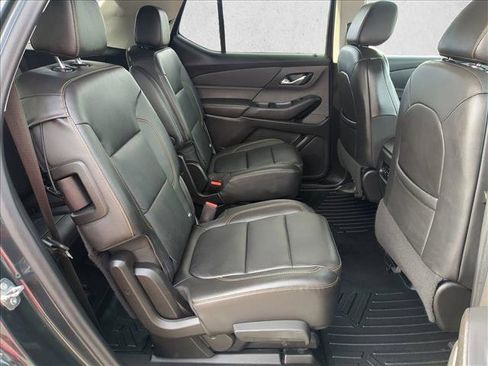 Used 2021 Chevrolet Traverse LT image 20