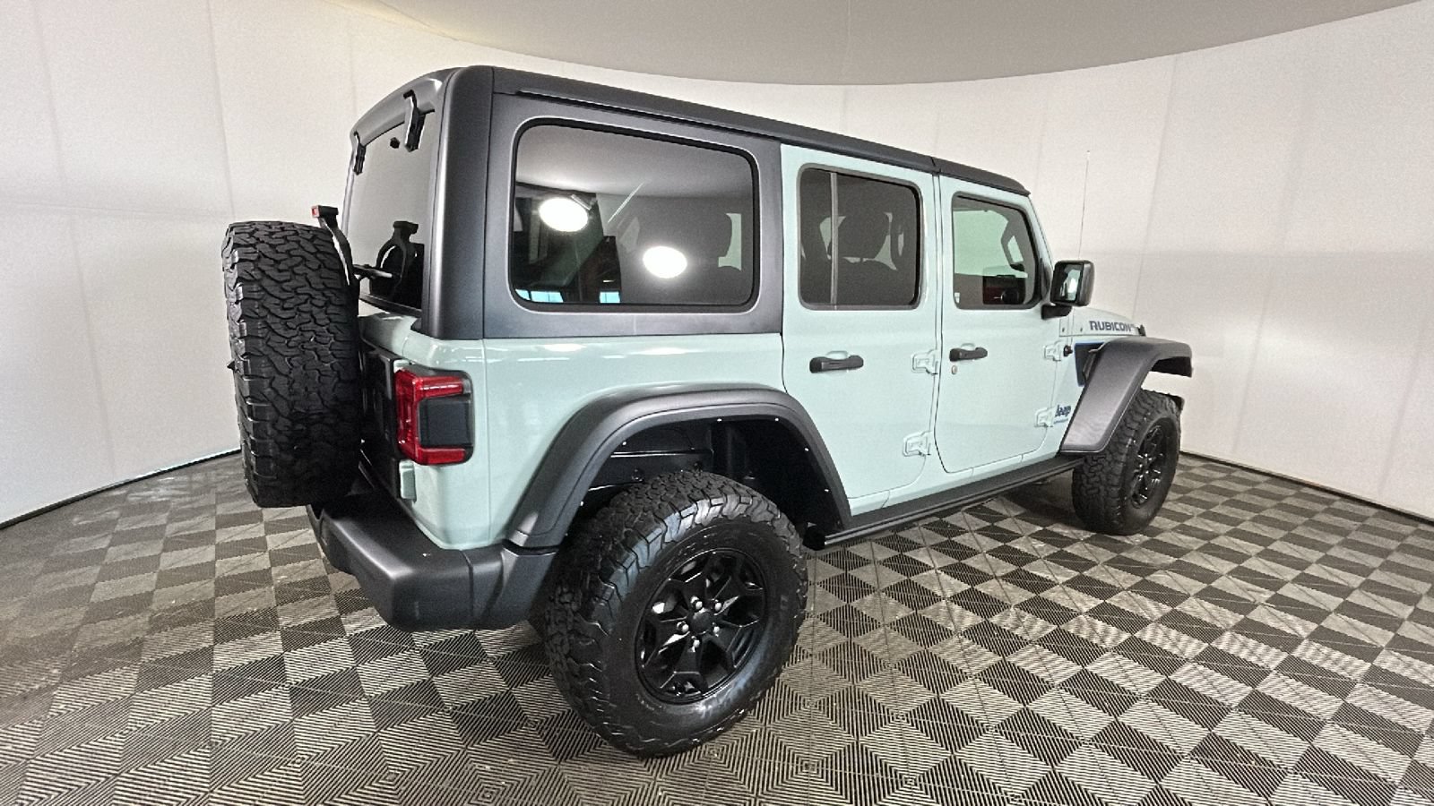 Used 2023 Jeep Wrangler Unlimited Rubicon 4xe AWD/4WD image 3