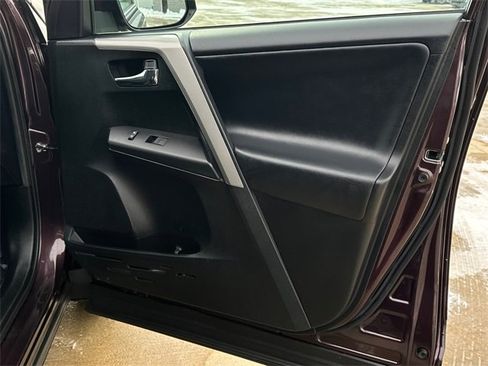 Used 2017 Toyota RAV4 XLE image 13