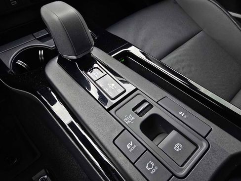 Used 2025 Toyota Prius XLE image 37